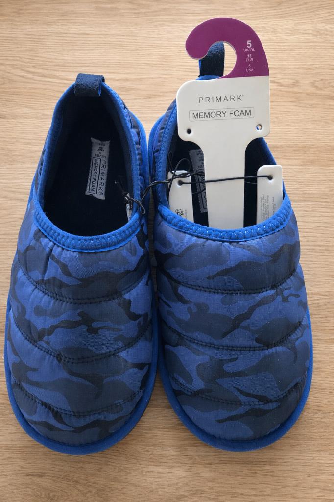 Chaussons Primark bleus à mémoire de forme, Neuf, Garçon ou Fille, Enlèvement ou Envoi, Autres types