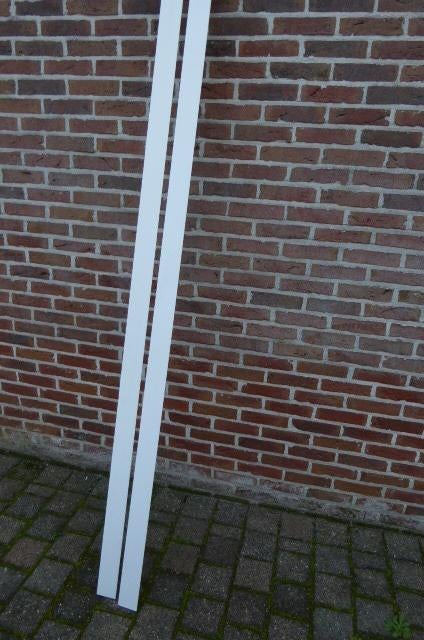 2 lengtes van nieuwe plinten in witte p v c, Ophalen, Kunststof, Nieuw, 200 tot 250 cm