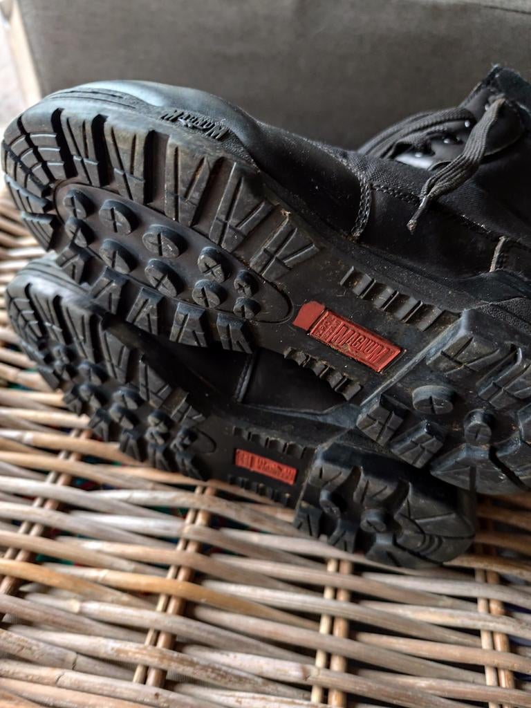 Hoge bottines merk Magnum maat 38, Enlèvement ou Envoi