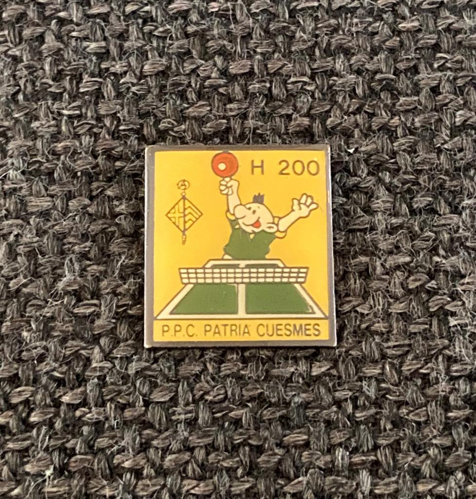 PIN - PING PONG CLUB PATRIA CUESMES, Verzamelen, Verzenden, Gebruikt, Sport, Speldje of Pin