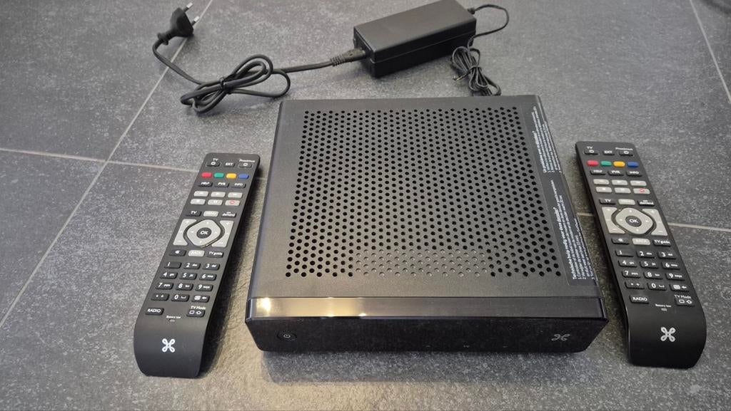 Décodeur Proximus V5 avec 2 télécommandes, Enlèvement ou Envoi, Décodeur