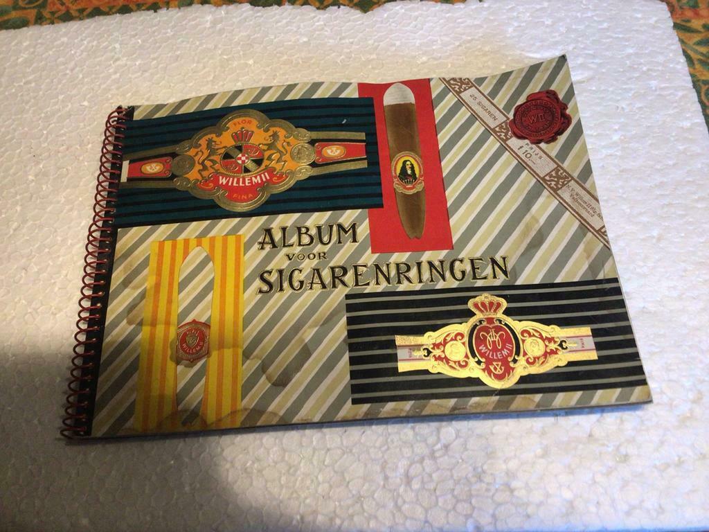 Album Willem 2(x1), Verzamelen, Rookartikelen, Aanstekers en Luciferdoosjes, Ophalen of Verzenden, Gebruikt, Sigarenbandjes
