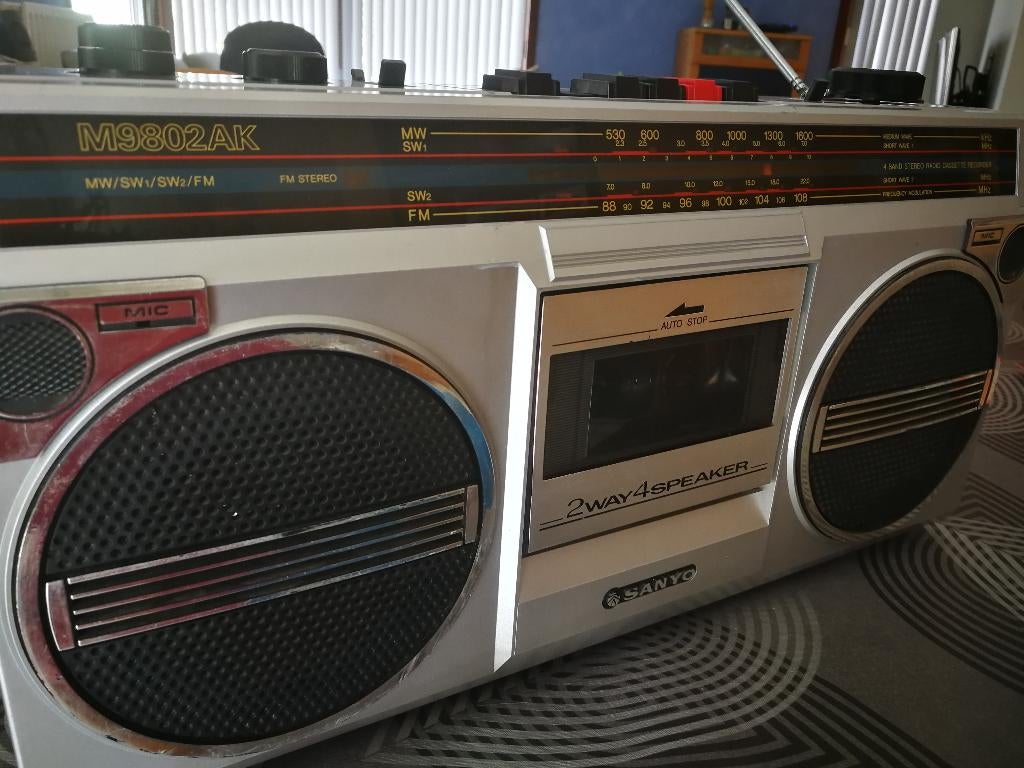 radio cassette Sanyo M9802AK uit begin jaren '80, Audio, Tv en Foto, Radio's, Ophalen of Verzenden, Gebruikt, Radio