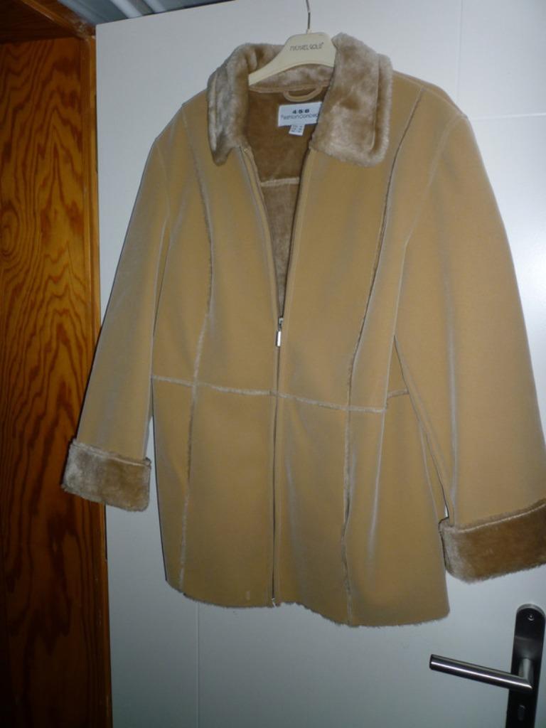 Winterjas  in namaakdaim Fashion Concept mt 44/46, Beige, Maat 42/44 (L), Ophalen of Verzenden, Zo goed als nieuw