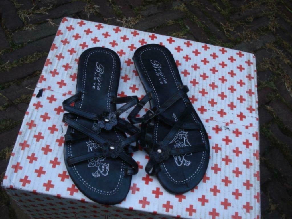 Livraison gratuite nouvelles pantoufles de festival de fête, Neuf, Envoi, Sandales de bain, Noir