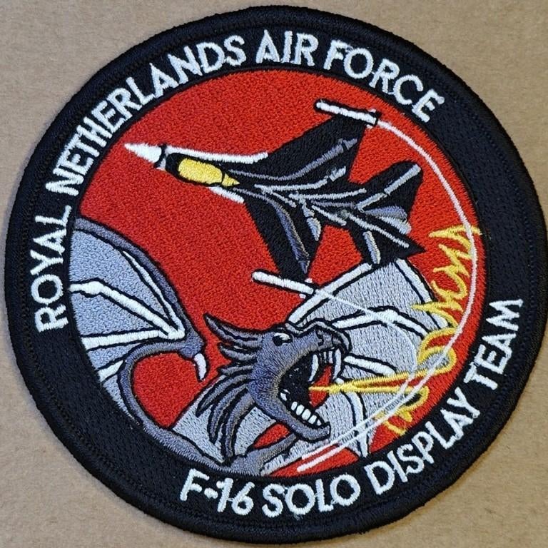 KLU F-16 Solo Display Team 2004, Collections, Enlèvement ou Envoi, Armée de l'air, Emblème ou Badge