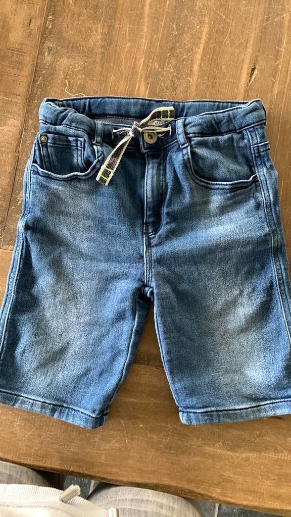 Short en jean Zara Garçon taille 128, Enfants & Bébés, Pantalon, Garçon, Enlèvement ou Envoi, Comme neuf