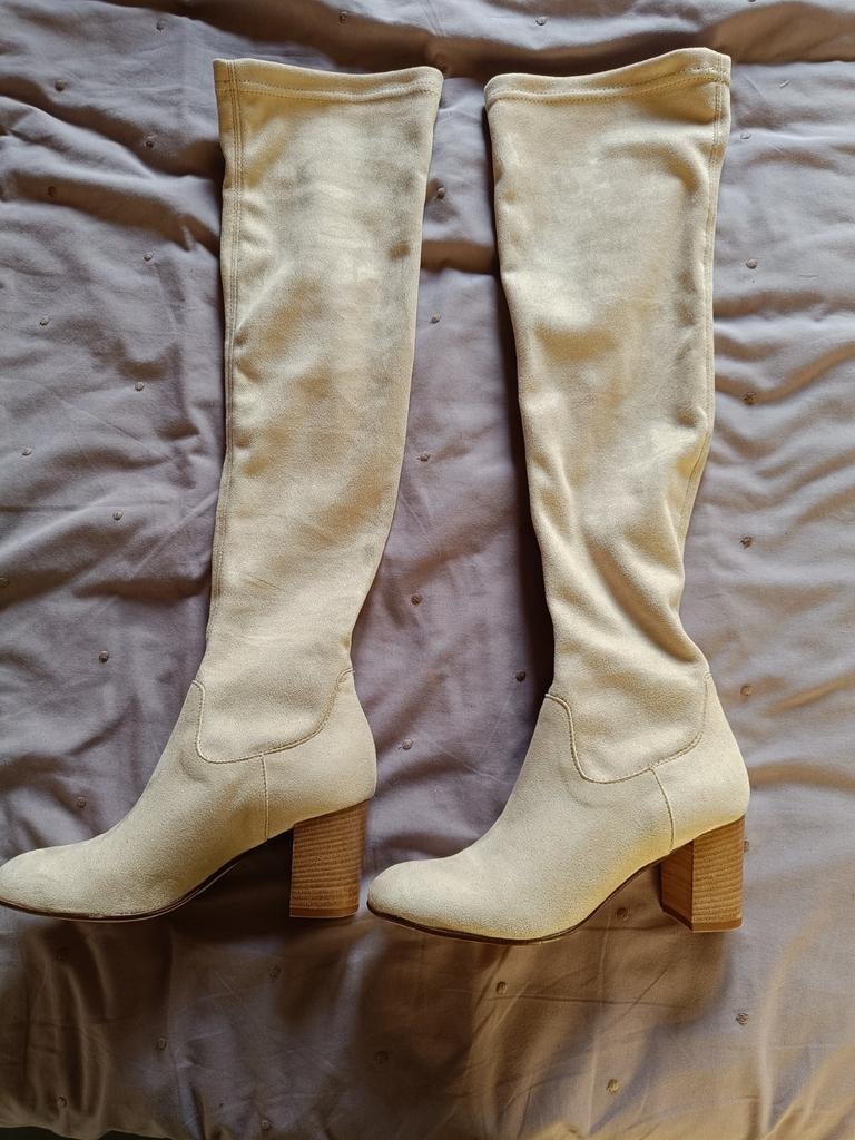 Bottines beiges en daim taille 37, Neuf, Beige, Bottes hautes, Enlèvement ou Envoi