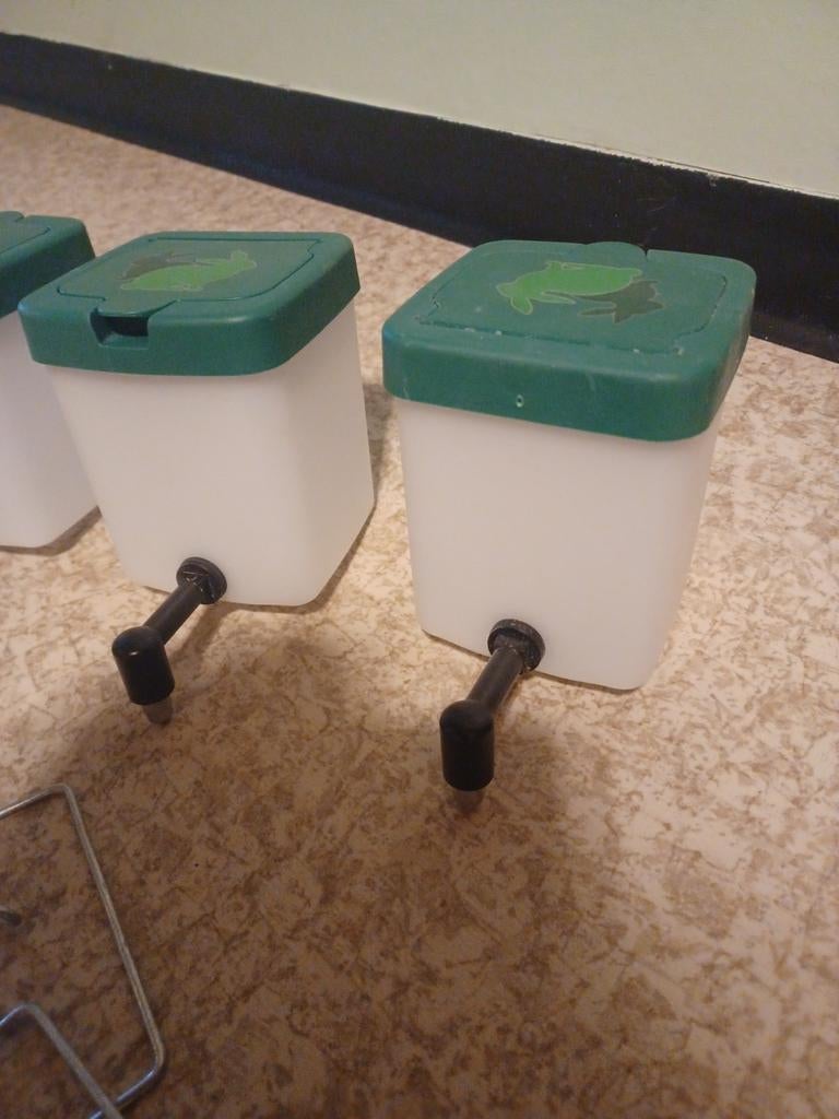 Drinkpotten voor konijnen, Ophalen