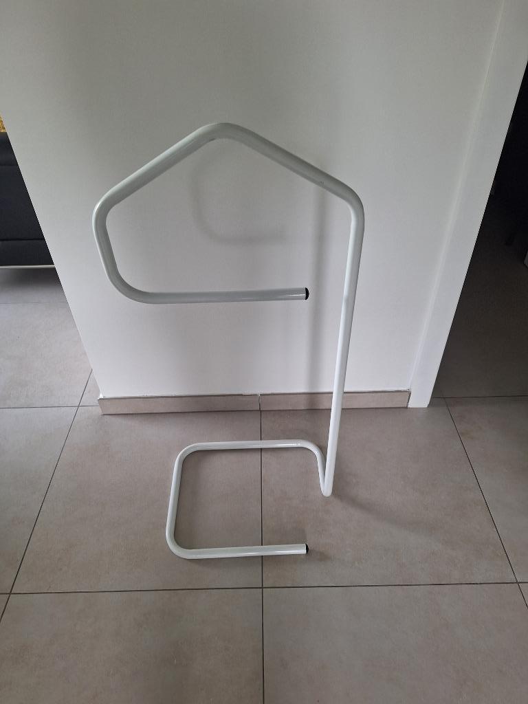 1 wit metalen kledingrek, Ophalen, 100 tot 150 cm, Overige typen, Zo goed als nieuw