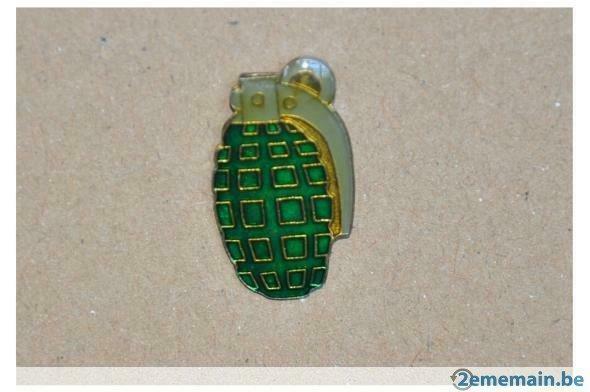 pin's grenade, Verzamelen, Ophalen of Verzenden, Gebruikt, Speldje of Pin