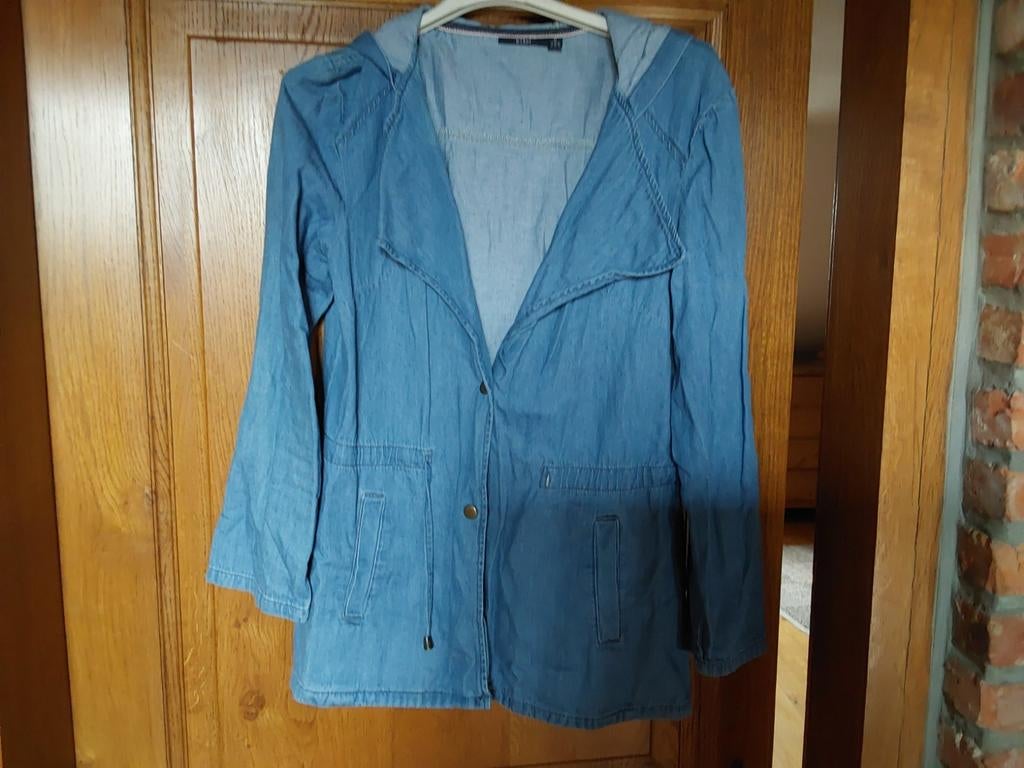 Veste avec capuche en jeans , taille M Kiabi, Taille 38/40 (M), Enlèvement ou Envoi, Comme neuf, Kiabi