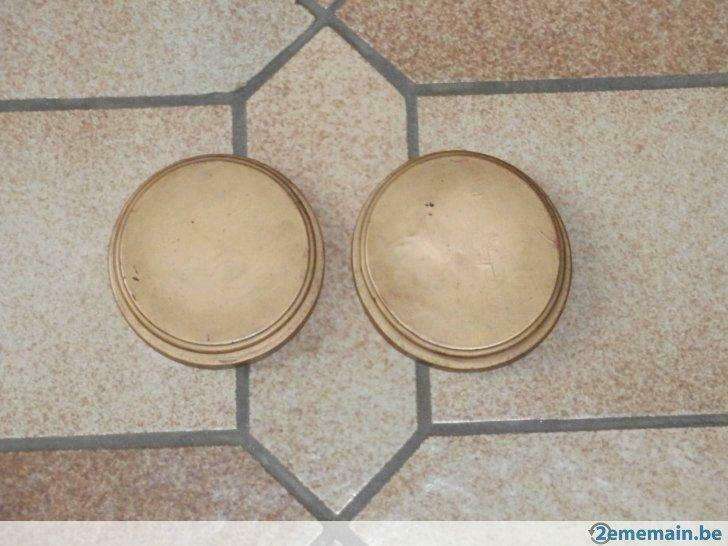 Deux socles en bois doré, Enlèvement