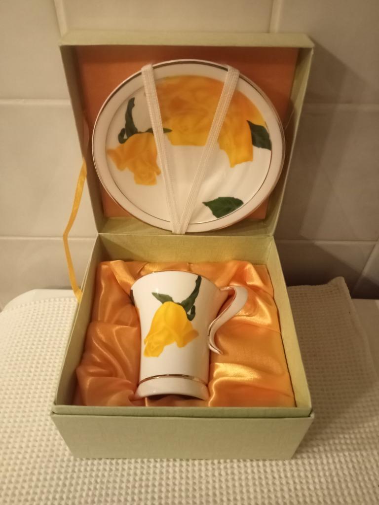 gedecoreerde kop en schotel, Huis en Inrichting, Keuken | Servies, Ophalen of Verzenden, Nieuw, Overige stijlen, Kop(pen) en/of Schotel(s)