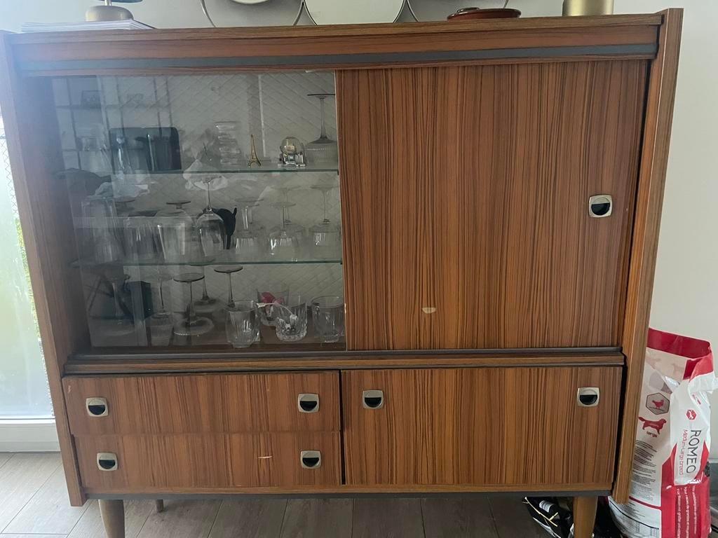 Vintage houten vitrinekast / dressoir – jaren ’60 / ’70, Ophalen, Gebruikt, Glas, 50 tot 75 cm