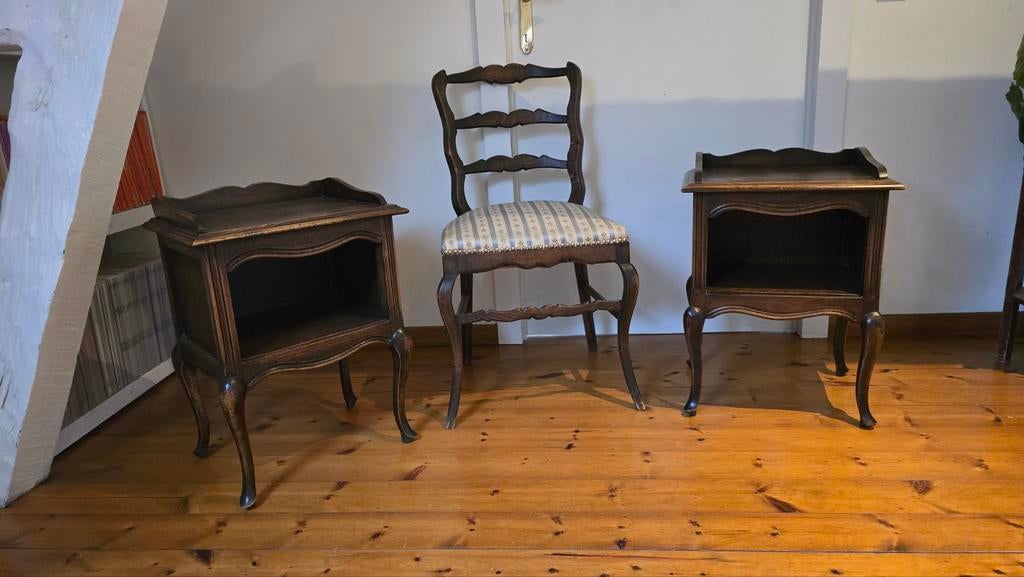2 nachtkastjes en 1 stoel uit Frans kasteel, Ophalen