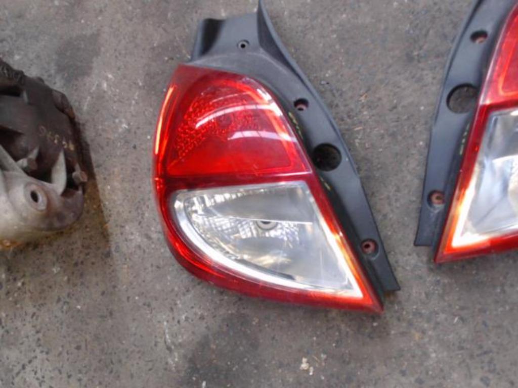Feu arrière gauche Renault Clio 3 2005-2009 LP/14737, Autos : Pièces & Accessoires, Enlèvement, Utilisé, Renault