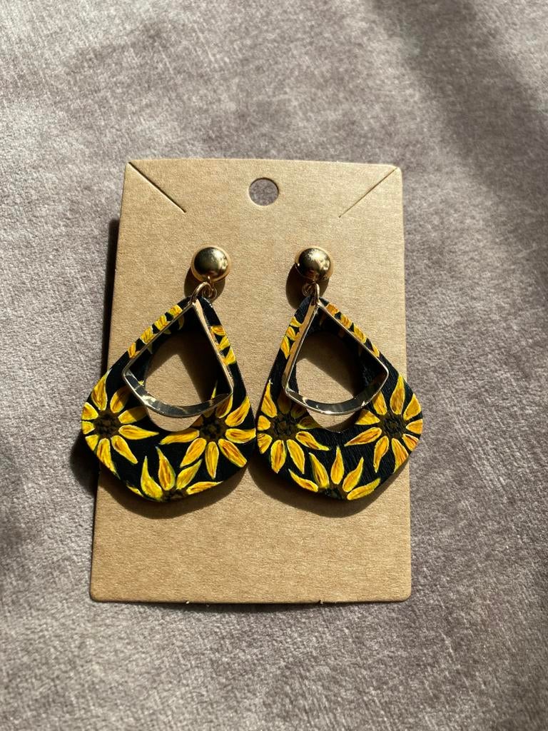 Handbeschilderde Oorbellen Sunflower Black🌻, Ophalen of Verzenden, Nieuw, Overige materialen, Knopjes of Stekers