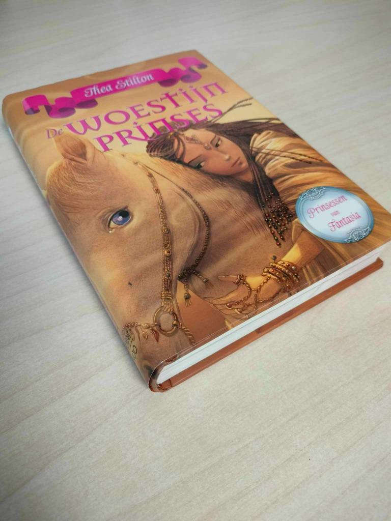 De woestijnprinses (Prinsessen van Fantasia), Boeken, Thea Stilton, Ophalen of Verzenden, Zo goed als nieuw, Fictie