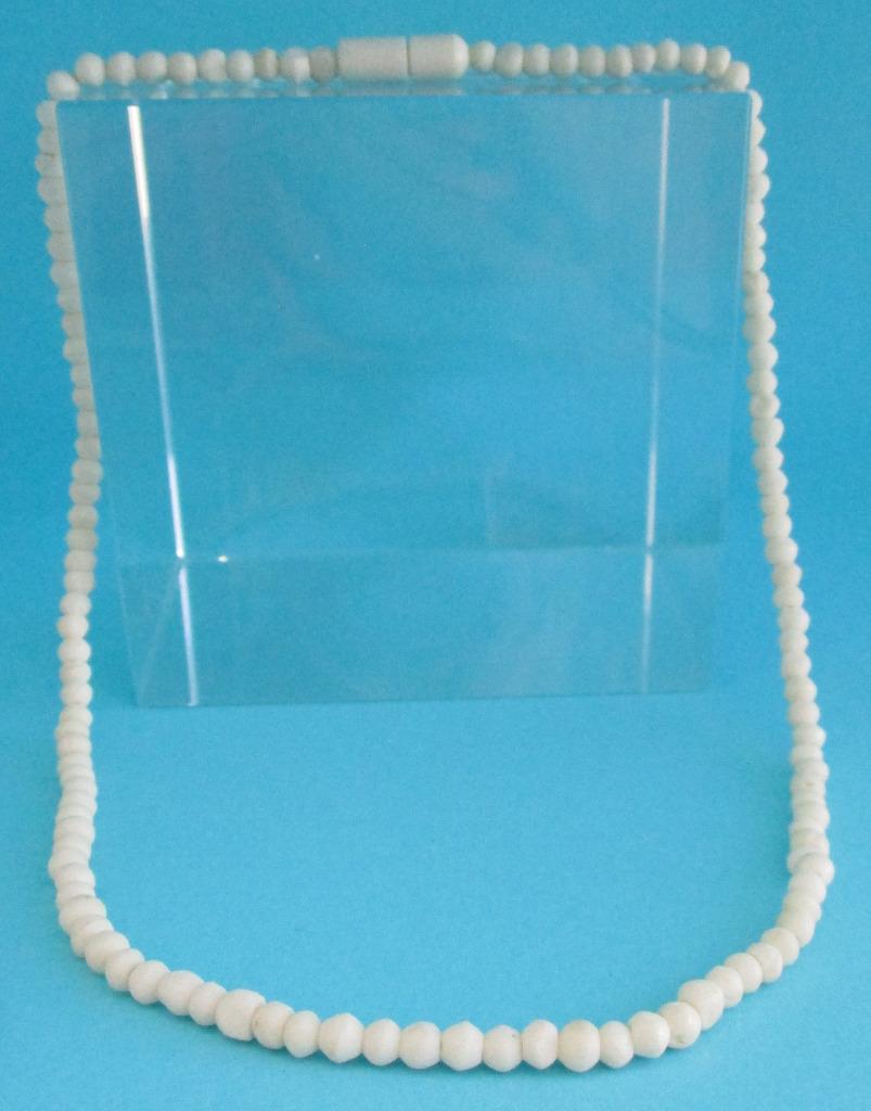 KBI03: Wit bolletje- Bot 3mm.- 41cm., Handtassen en Accessoires, Kettingen, Verzenden, Nieuw, Wit, Overige materialen