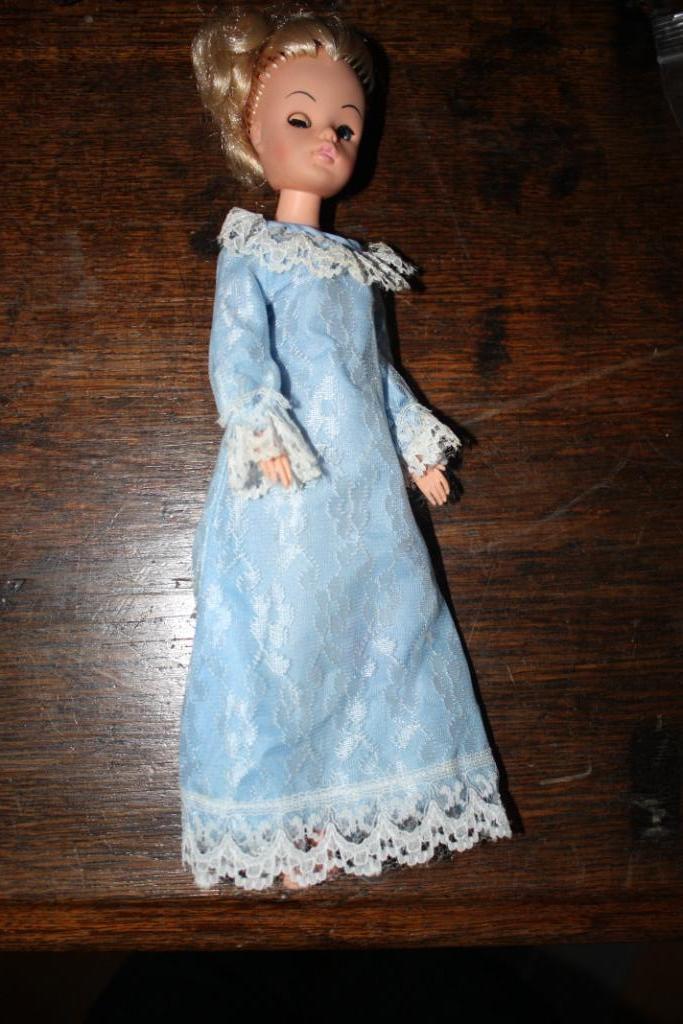 Barbie like Sindy en Fleur pop en kledij Hasbro Pedigree, Ophalen of Verzenden, Gebruikt, Pop