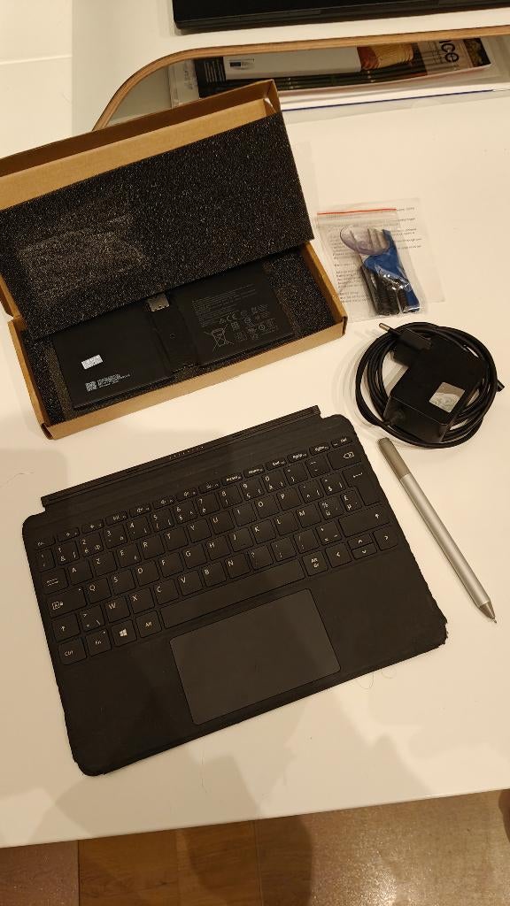 Batterie Microsoft Surface Go 3 + accessoires, Enlèvement ou Envoi, Utilisé, Azerty, Microsoft surface