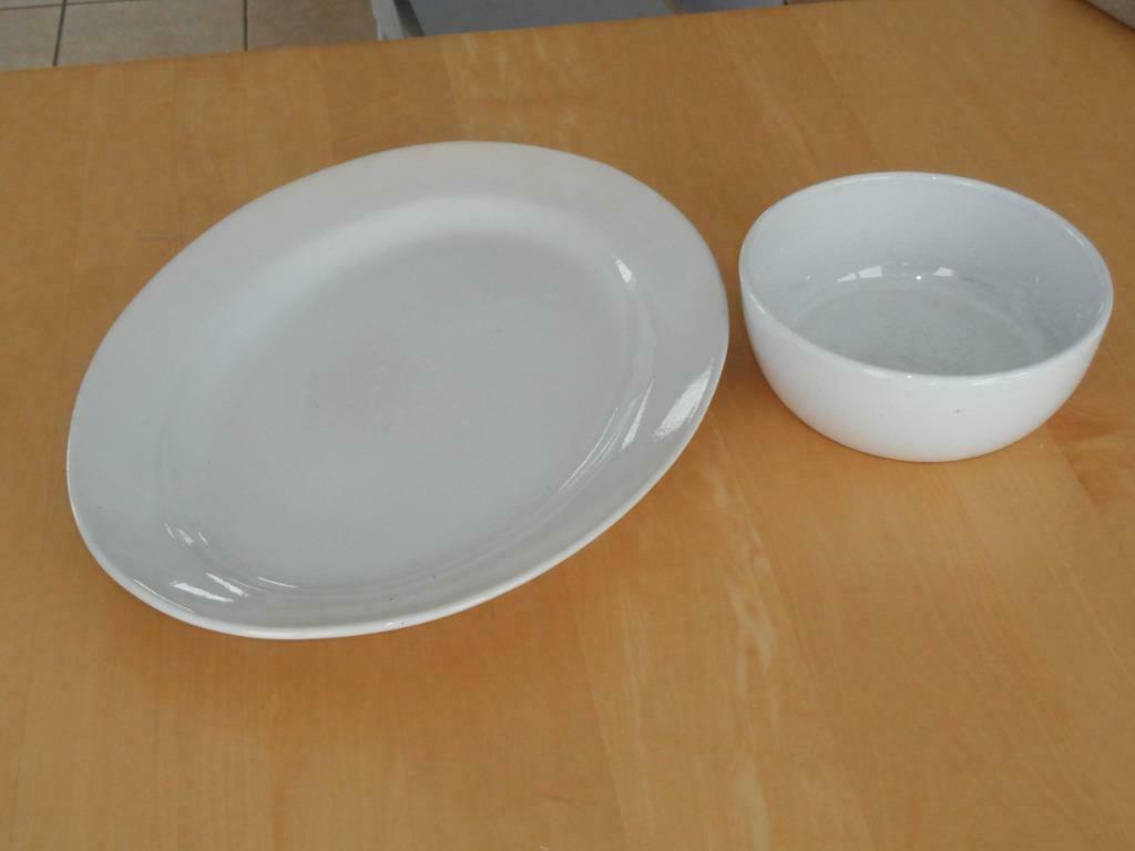 1 plateau de présentation et  1 plat blancs, Uni, Enlèvement ou Envoi, Céramique, Utilisé