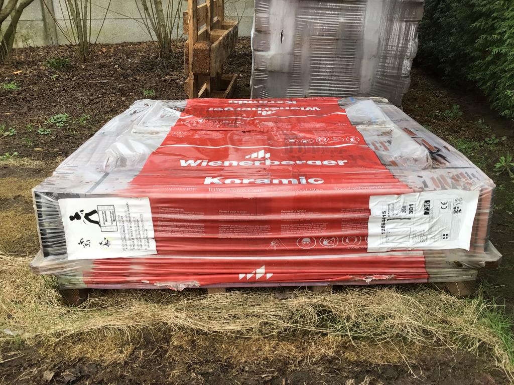 WIENERBERGER KORAMIC TEGELPAN 301 ANTRACIET, Ophalen, 10 tot 15 m², Steen of Klei, Zwart