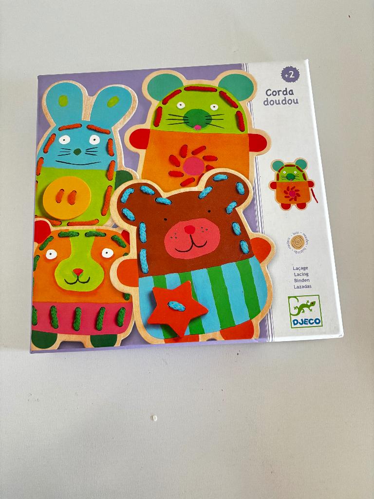 Corda Doudou djeco vanaf 2 j leren rijgen naaien - als nieuw, Kinderen en Baby's, Speelgoed | Educatief en Creatief, Ophalen of Verzenden