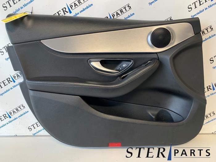 Revêtement portière 4portes avant gauche d'un Mercedes C-K, Enlèvement ou Envoi, 3 mois de garantie, Utilisé, Mercedes-Benz