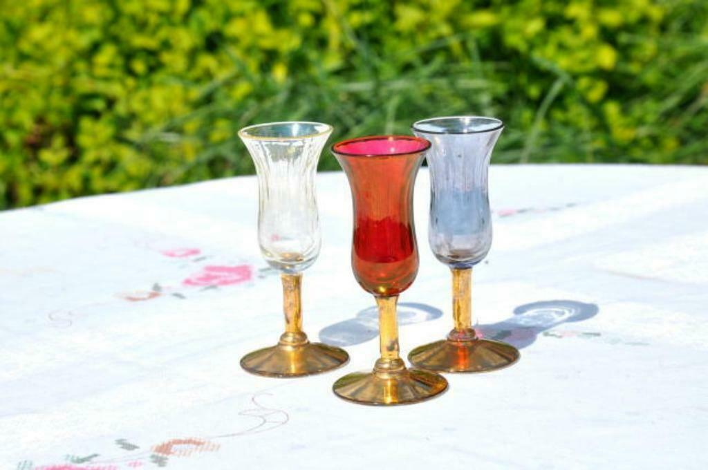 §  3 verres liquoreux colorés pieds dorés des années 50, Enlèvement ou Envoi