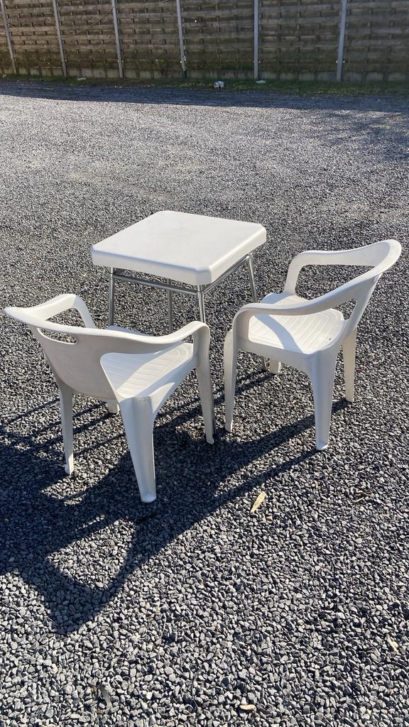 Klein tafeltje en 2 stoelen, Enlèvement, Utilisé