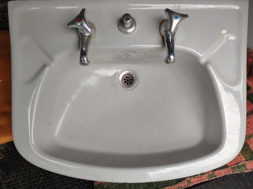 twee grijze lavabo's wastafel retro vintage, Ophalen