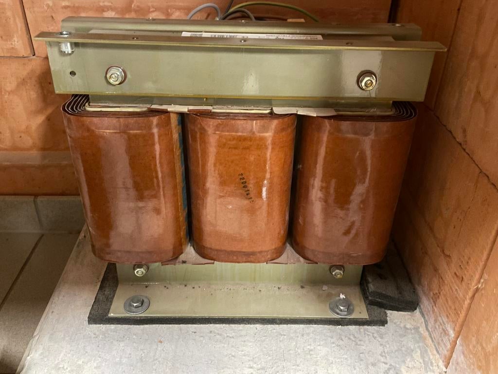 Transformateur triphasé 230V-400V 11kVA, Bricolage & Construction, Électricité & Câbles, Enlèvement, Comme neuf, Autres types