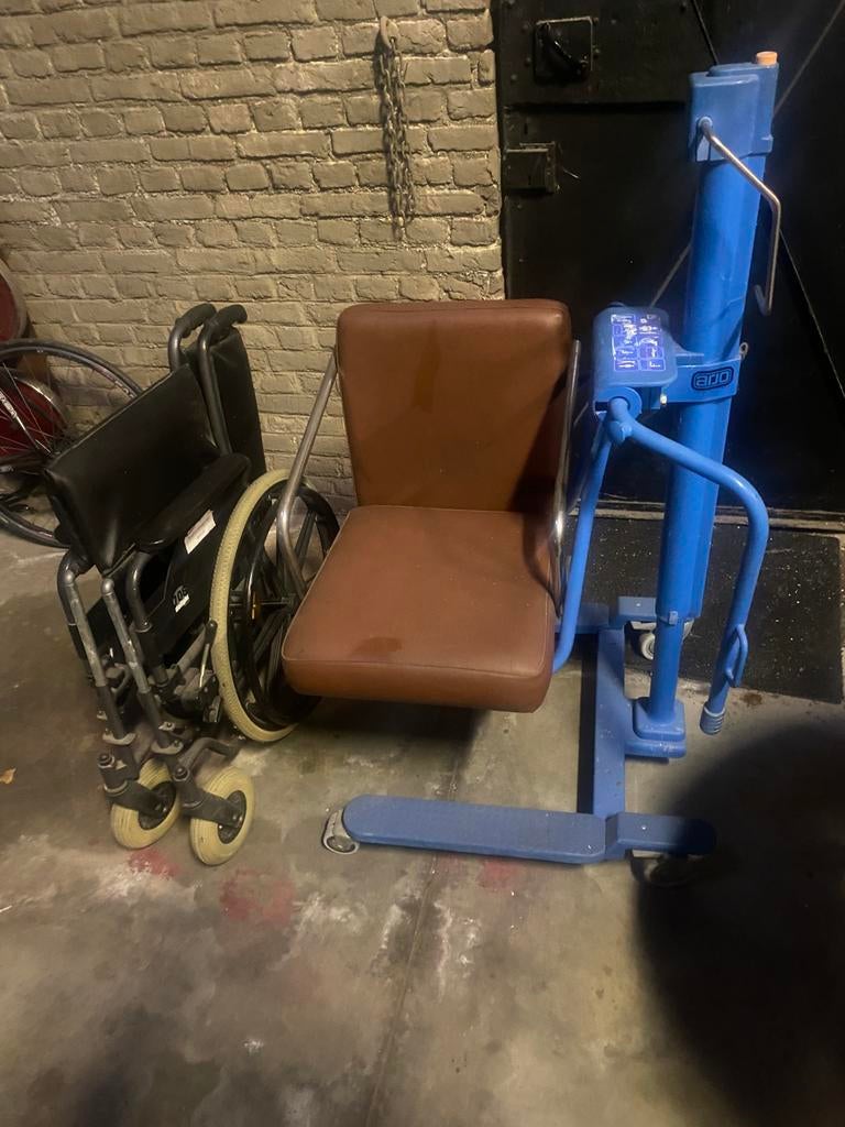 Mediche lift voor mensen met beperking en rolwagen 150€, Ophalen, Gebruikt