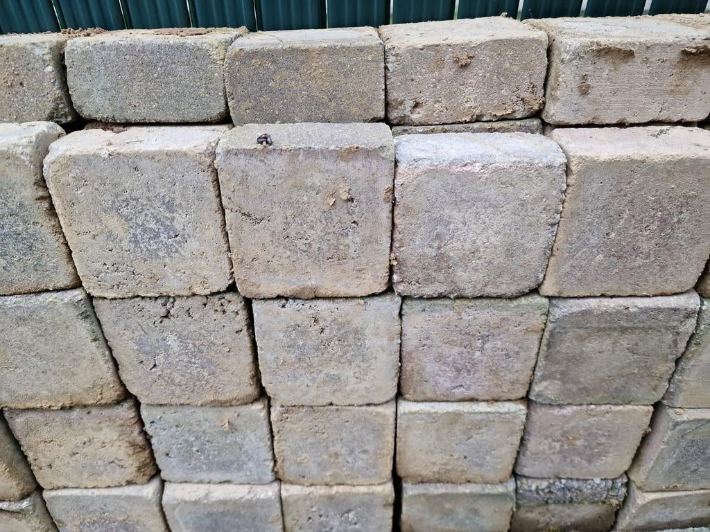 Cobblestones+- 350 stuks 10 x 10 x 5 cm, +-3.5 m2, Ophalen