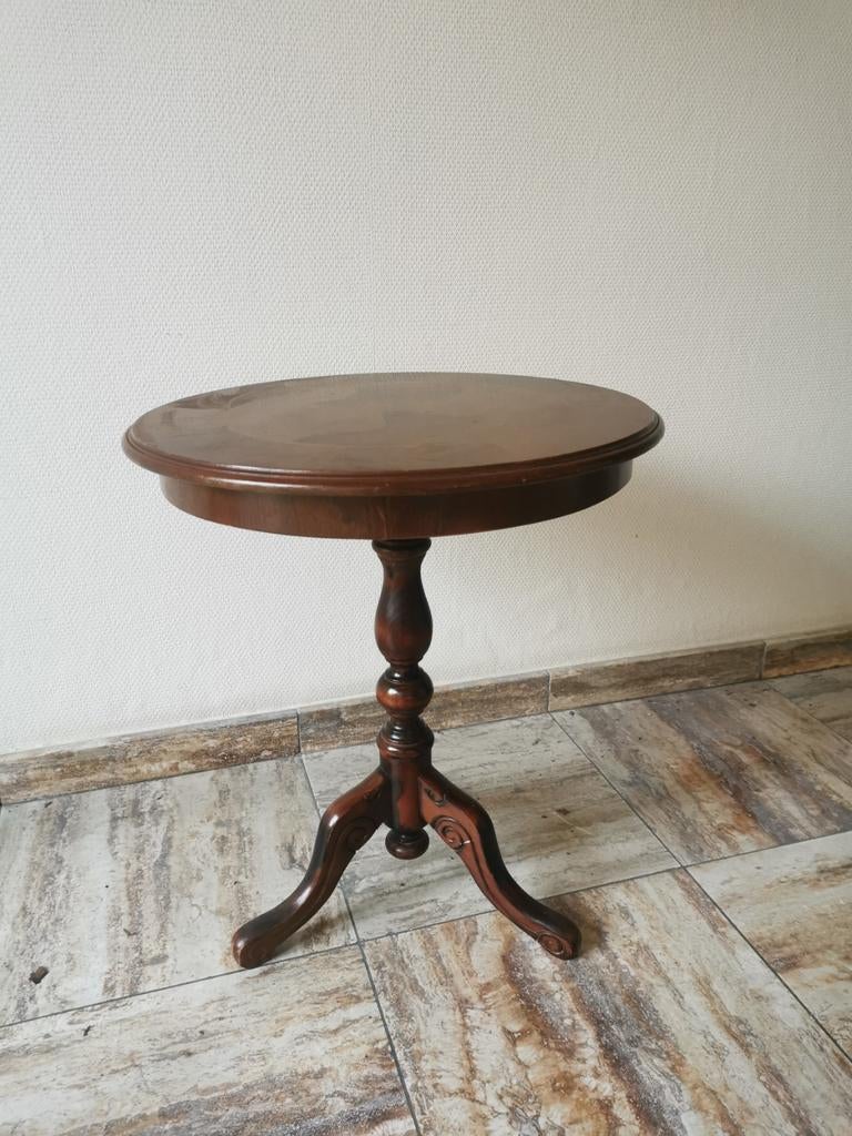 Antieke wijntafel / bijzettafel, Ophalen
