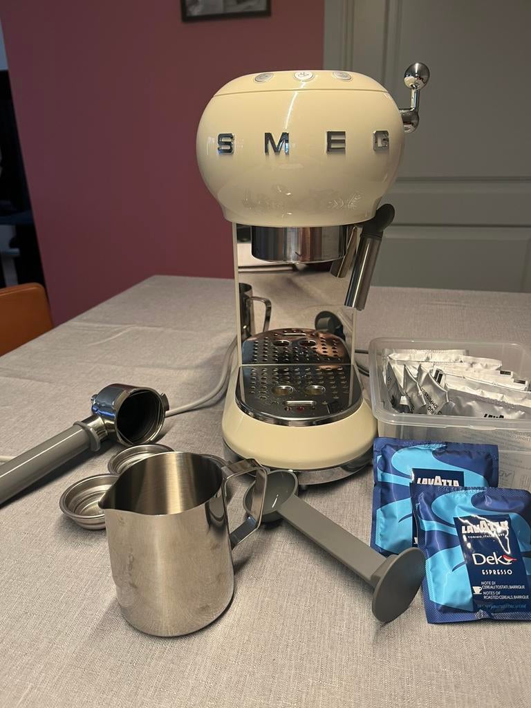 Espresso Smeg amper gebruikt, Elektronische apparatuur, Koffiezetapparaten, Ophalen, Zo goed als nieuw