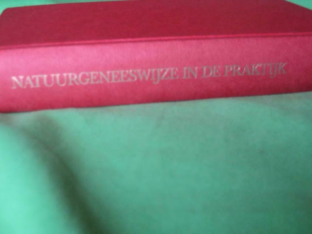 Natuurgeneeswijze in de praktijk, Boeken, Gezondheid, Dieet en Voeding, Ophalen of Verzenden, Gelezen, Ziekte en Allergie