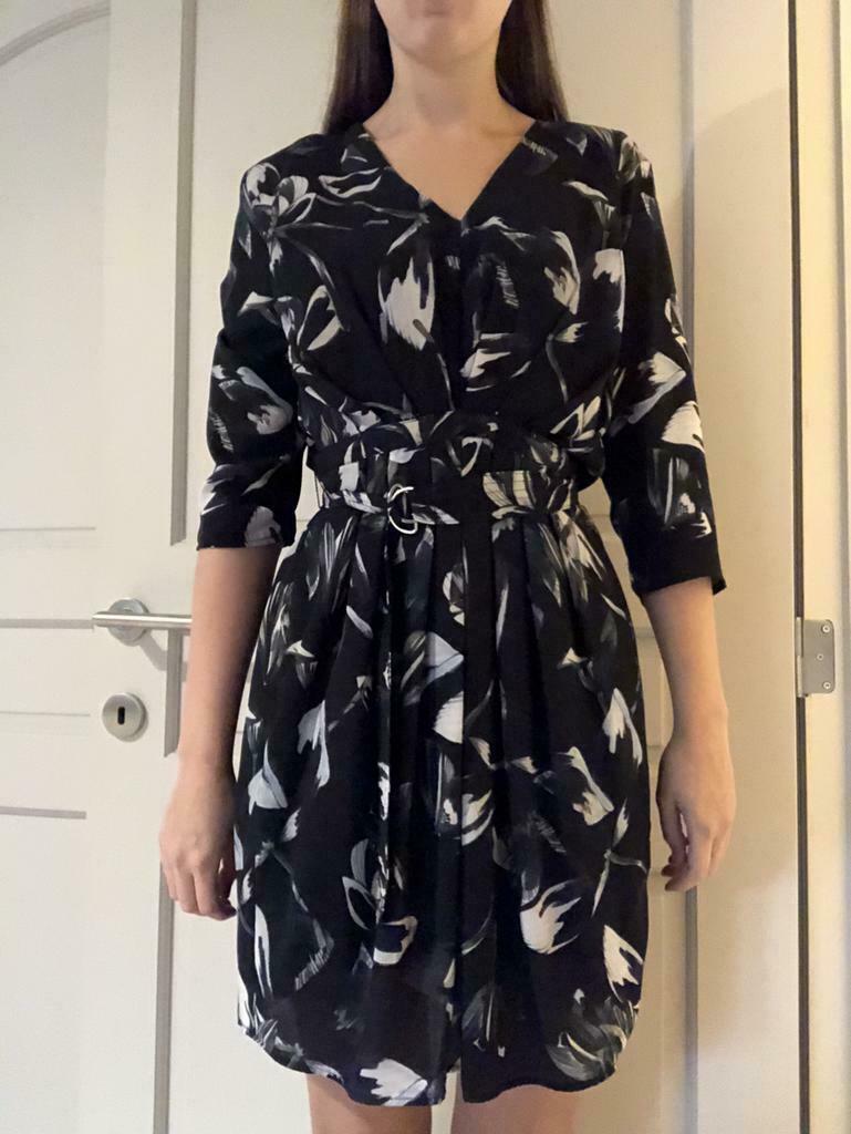 Robe fleurie bleu foncé taille xs, Mango, Enlèvement ou Envoi, Au-dessus du genou, Comme neuf