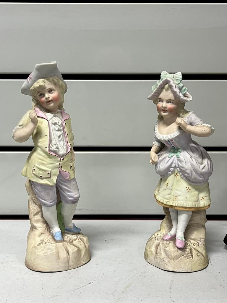 Paar antieke koekjesfiguren — Kinderen in kostuum, Ophalen