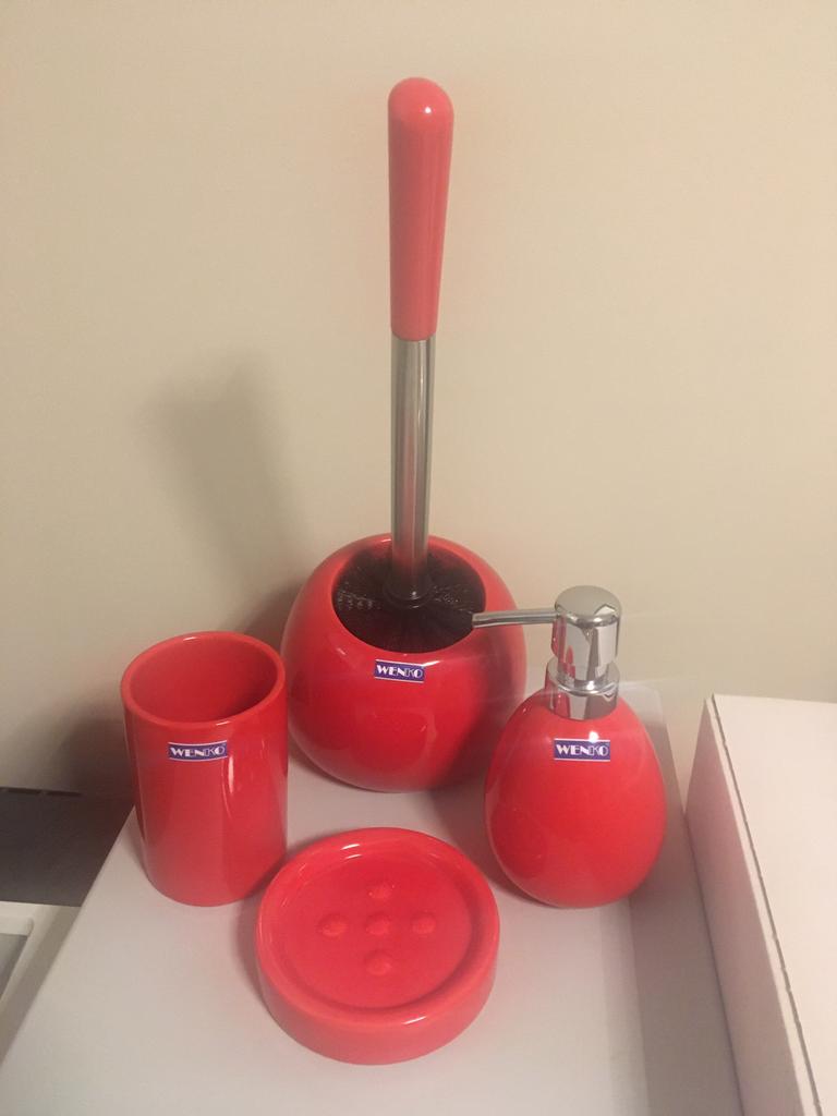 Nieuwe badkamerset wenko polaris rood, Enlèvement ou Envoi, Neuf, Rouge