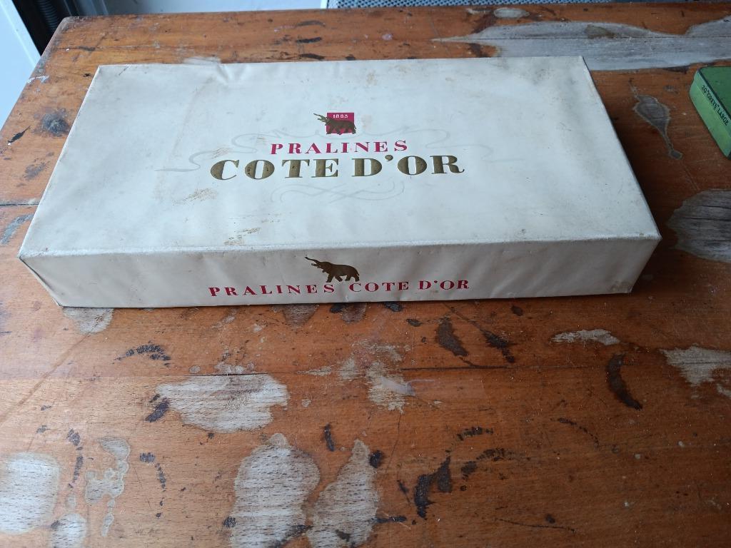 Oude doos Pralines Cote d' Or, Verzamelen, Merken en Reclamevoorwerpen, Ophalen of Verzenden, Gebruikt, Gebruiksvoorwerp