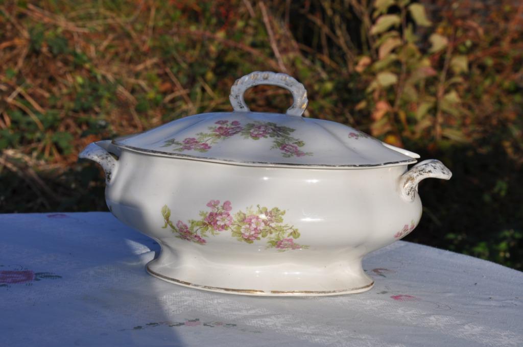 soupiere ovale en porcelaine, Enlèvement ou Envoi