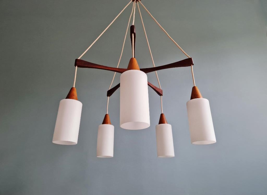 Lustre scandinave en teck et opaline satinée blanche, 1960, Enlèvement ou Envoi