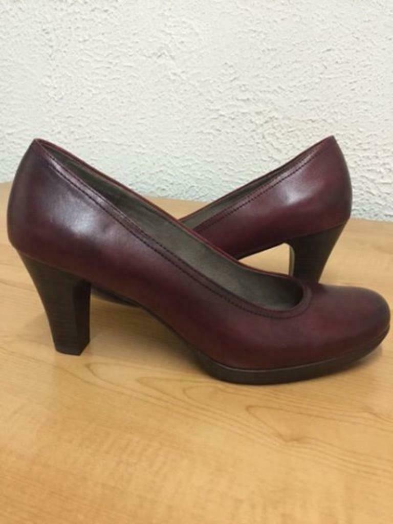 Prachtig paar pumps. Merk: Tamaris. Schoenmaat: 41., Tamaris, Pumps, Ophalen of Verzenden, Zo goed als nieuw