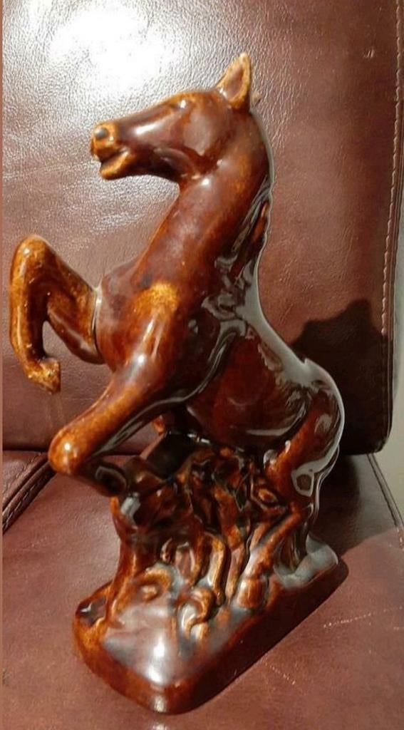 Prachtige Stijgend Paard in Keramiek, Antiek en Kunst, Ophalen of Verzenden