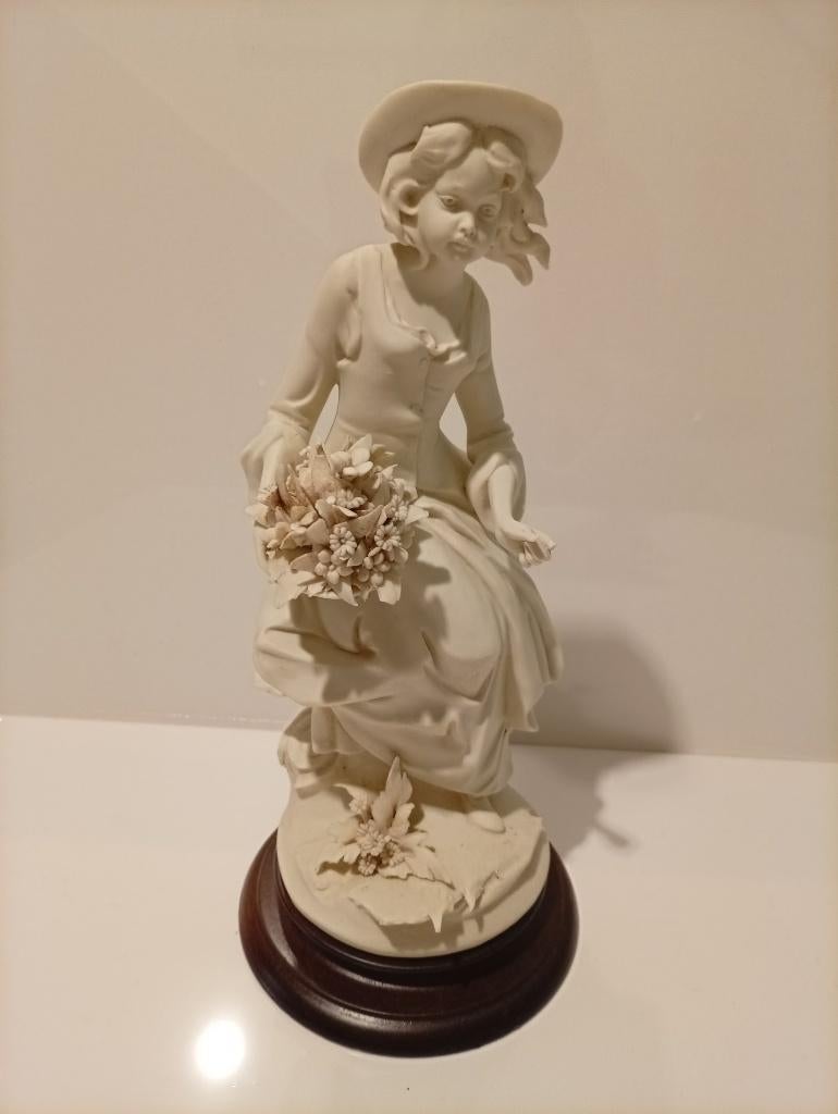 Statuette, Enlèvement