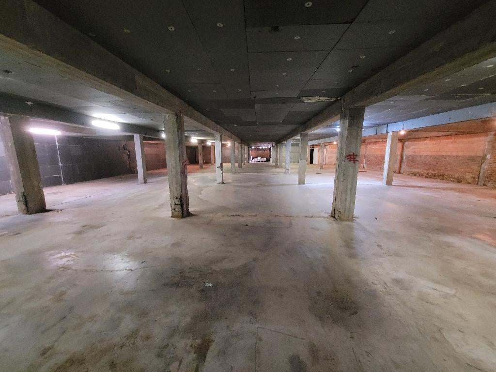 Entrepôt / hangar à louer — 900 m², Articles professionnels, 900 m², Location, Espace commercial