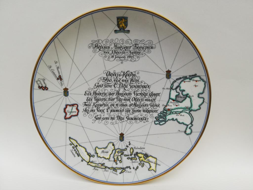 Belle assiette en porcelaine - 1943 - naissance SAR Margriet, Antiquités & Art, Enlèvement ou Envoi